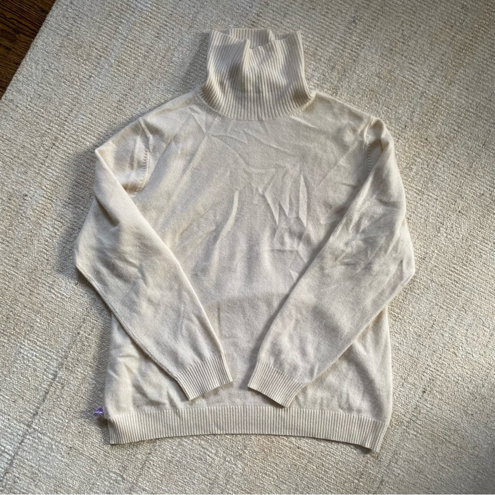 Neiman Marcus 100% Cashmere Cream Turtleneck